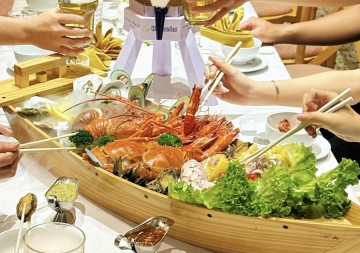 HẢI SẢN VỪA LÊN SÓNG - BIA TẶNG CHO TEAM NÓNG!